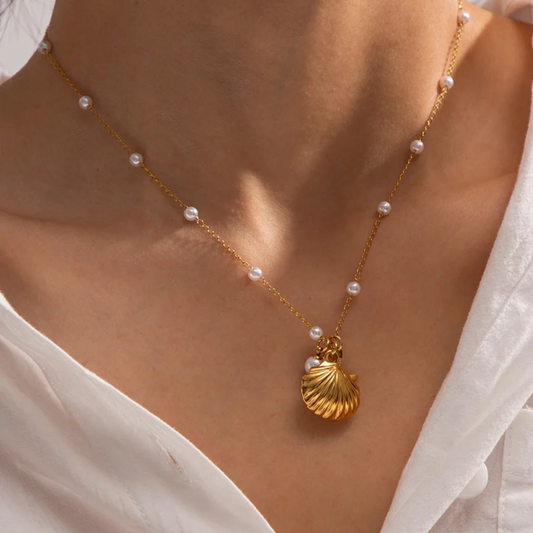 NECKLACE WITH STARFISH CHARM