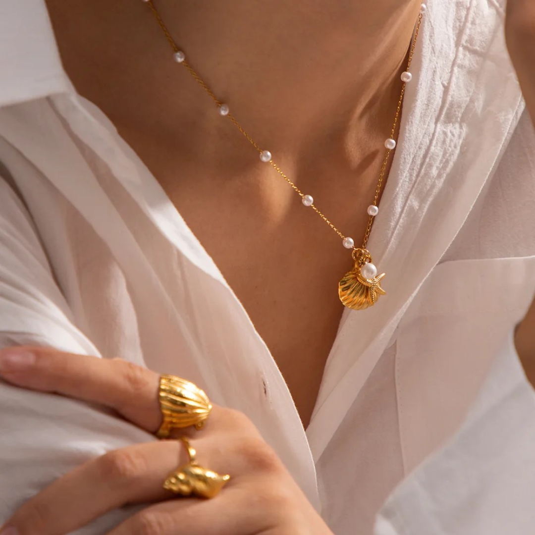NECKLACE WITH STARFISH CHARM