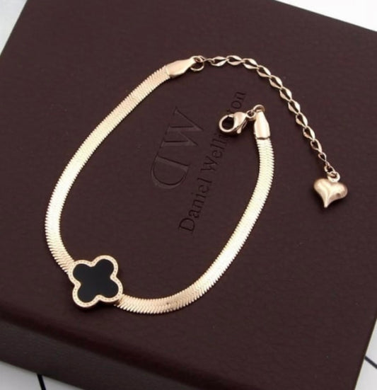 BLACK DESIGN BRACELET.