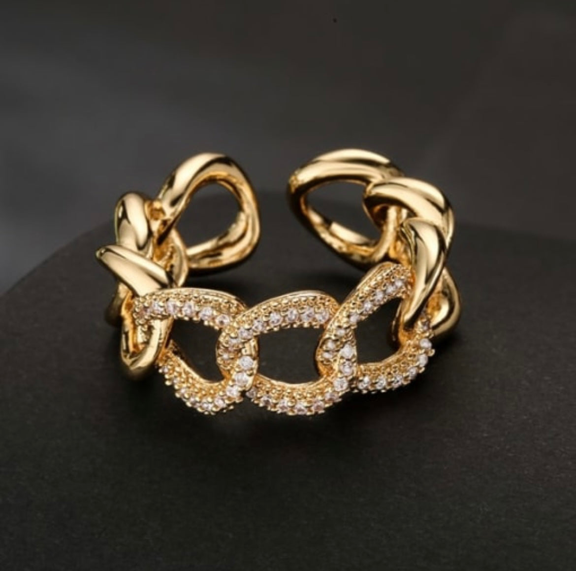 ELEGANT RING.