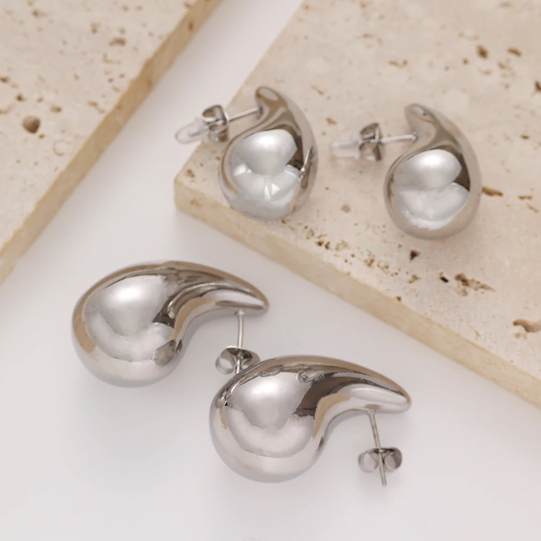 DROP EARRINGS