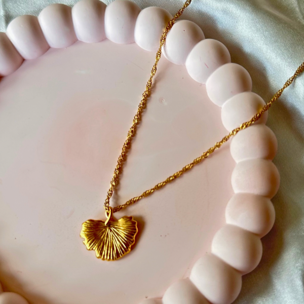 LEAF STYLE NECKLACE