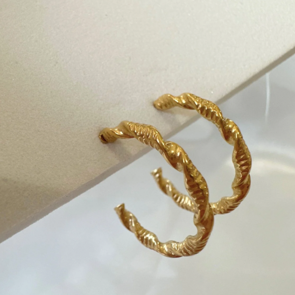 C Type Pleated Minimalist Stud