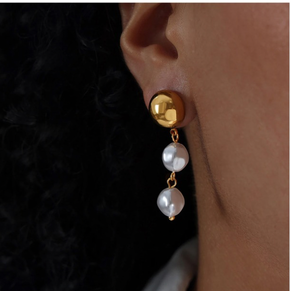 TASSEL PEARL EARRINGS.
