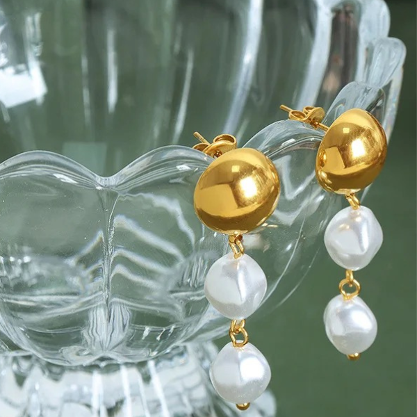TASSEL PEARL EARRINGS.