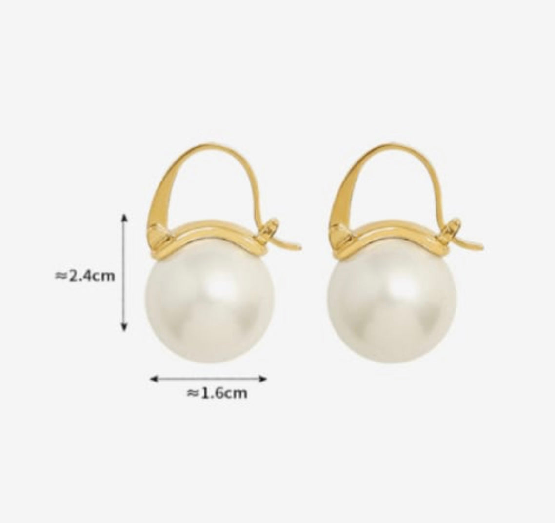 HUGGIE EARRINGS.