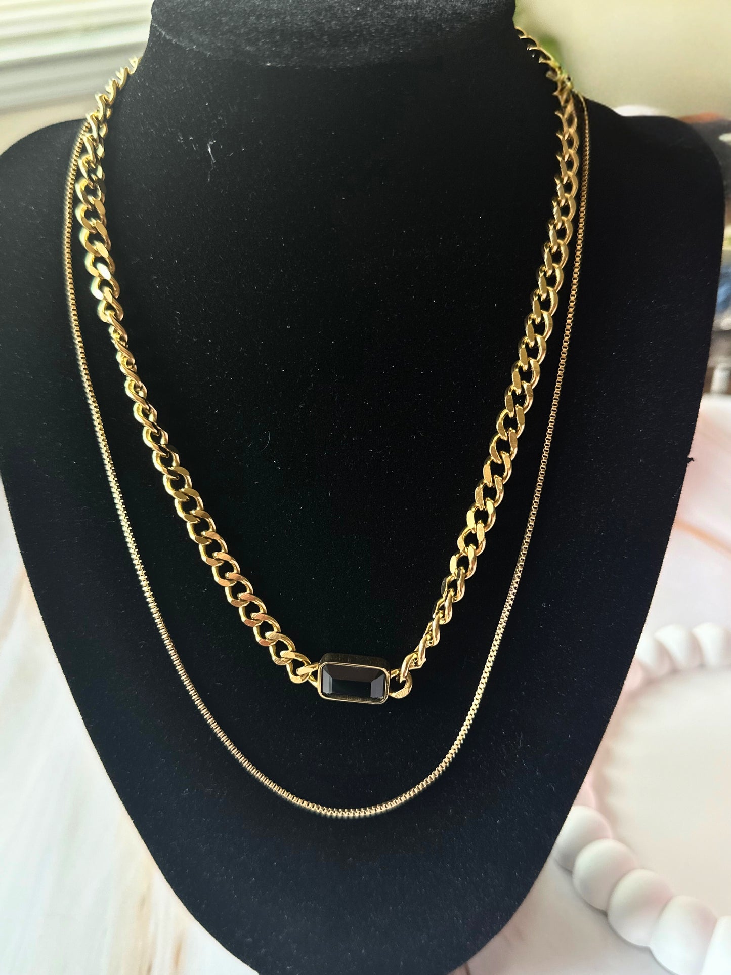 MULTI THREAD NECKLACE.