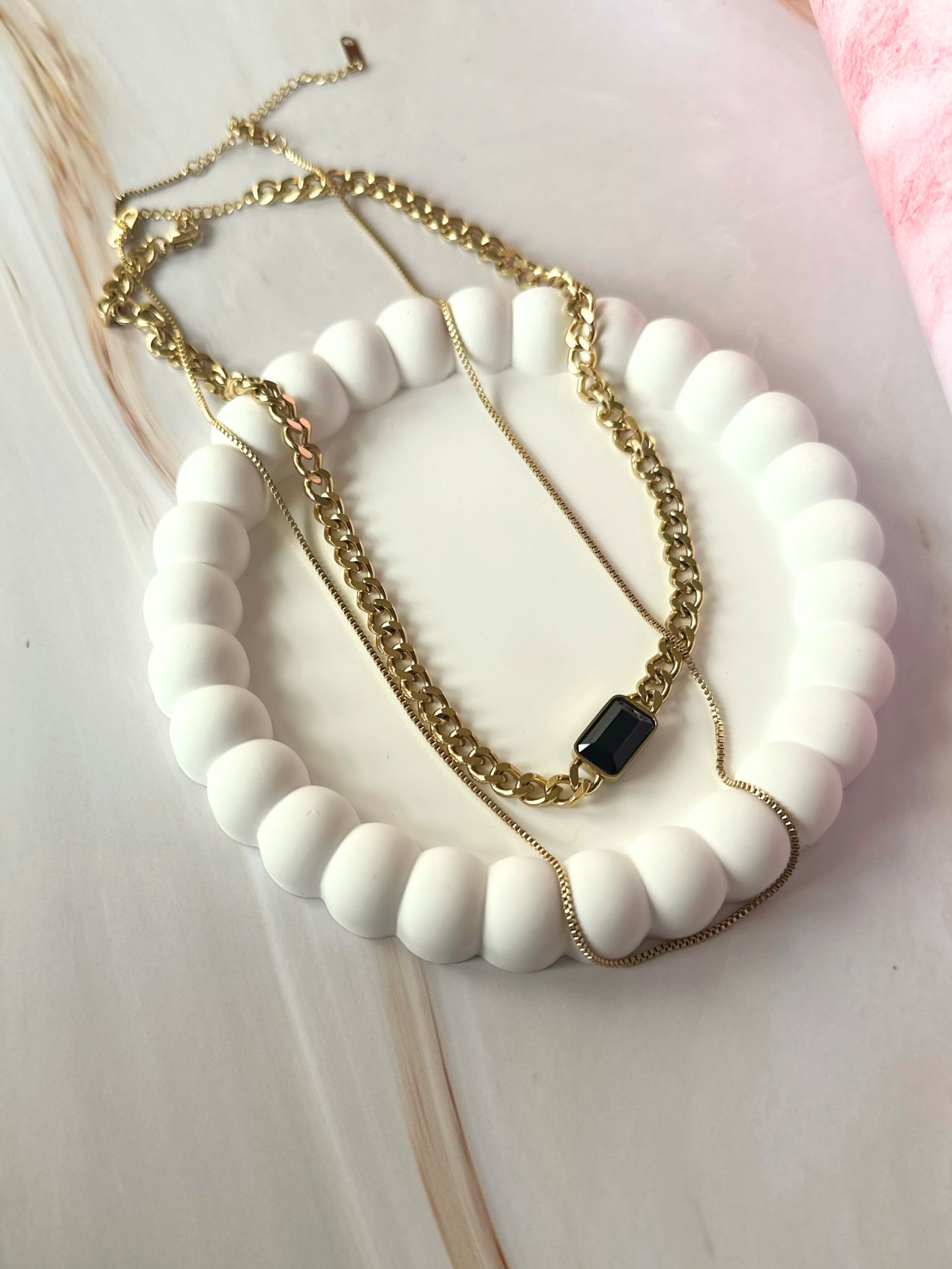 MULTI THREAD NECKLACE.